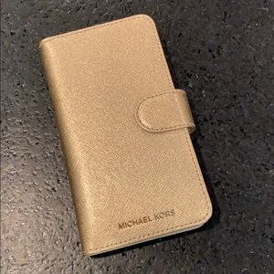 iPhone X’s wallet case